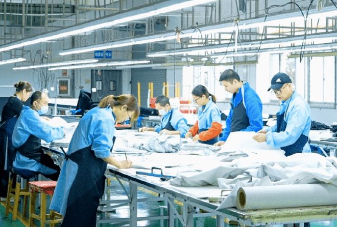 潛江訂單旺生產(chǎn)忙，技術(shù)研發(fā)與銷售火力全開